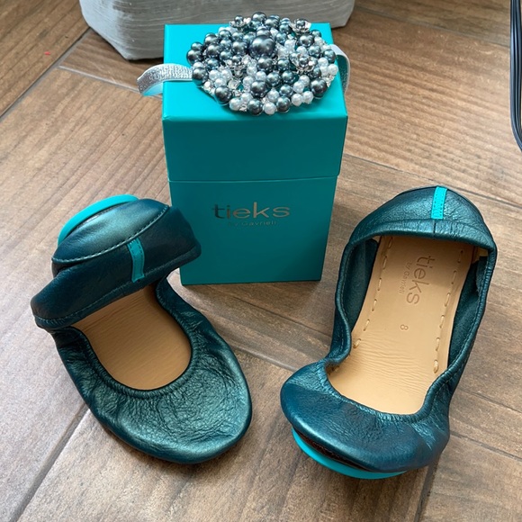Tieks Shoes - Tieks Tahitian peal color size 8 New in box